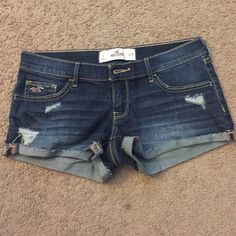 Low Rise, Never Worn. Size 3 (Waist 26) Low Rise Jean Shorts, 2000s Fashion Outfits, Hollister Shorts, Low Rise Jeans, 2000s Fashion, Fancy Dresses, Jeans Shorts, Hollister, Low Rise