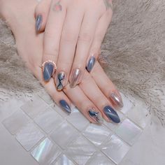 Nail Art Designs Emerald Green, Nail Art Simple Elegant Classy Blue, Nail Art Simple Blue, Elegant Nail Art Designs Classy, Nail Art Elegant Classy Beautiful, Nailart Simple Elegant, Nail Art Simple Elegant Natural, Nail Art Hijau, Nail Art Aesthetic Pastel