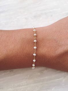 Beautiful Jewelry Bracelets, Pearl Link Bracelet, Dainty Beaded Bracelets, White Rosary, Bracelets Dainty, Bracelet Rosary, Bracelets Simple, White Beaded Bracelet, Dainty Jewelry Necklace