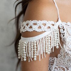 Amazing pair of bridal pearl shoulder jewelry, Bridal Sleeves is the perfect bridal accessory for your boho beach wedding. These bridal pearl arm cuffs are absolutely stunning for you the boho bride on your big day🌺 This stunning pair of fringe bridal pearl bracelet sleeves will be a gorgeous addition to any wedding dress. To give your wedding dress an amazing special addition while walking down the aisle to marry the man of your dreams. 💗💖 Make it unique! It's YOUR day! 💖💗 A stylish additi Pearl Shoulder Jewelry, Bridal Body Jewelry, Bridal Sleeves, Bridal Accesories, Bridal Bracelet Pearl, Wedding Renewal, Shoulder Jewelry, Shoulder Necklace, Boho Beach Wedding