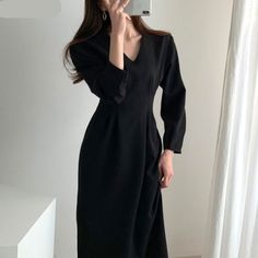 Silhouette: A-LINEOrigin: CN(Origin)Season: AutumnNeckline: V-NeckSleeve Style: RegularStyle: Office LadyDresses Length: Mid-CalfMaterial: AssortedAge: Ages 18-35 Years OldProfile Type: AModel Number: M0938Closure Type: PulloverSleeve Length(cm): WristType: RegularRelease Date: Spring Fabric Type: BrocadeGender: WOMENMaterial Composition: Synthetic FiberWaistline: empirePattern Type: Solid Solid Dress Casual, Elegant Office, Spring Fabric, Long Black Dress, Womens Black Dress, Lady V, Office Lady, Solid Dress, Autumn Fashion Women