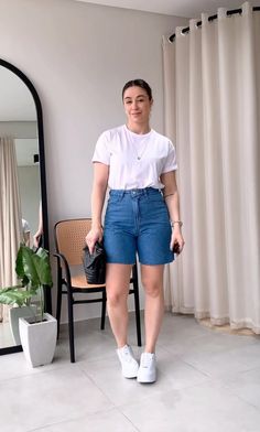 Look Bermuda Jeans, Outfit Ideas Business Casual, Outfit Ideas Business, Bermuda Shorts Outfit, Looks Com Short, Girls Night Outfit, Jean Short Outfits, Work Outfit Ideas, Look Casual Chic