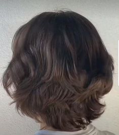 Short Shag Back View, Short Shag Haircuts Curtain Bangs, Choppy Layers Bob, Short Haircuts For Women Layers, Shaggy Wavy Hair Short, Fluffy Wolf Cut Short, Tangled Short Hair, Layered Shorthair, Soft Masc Haircut