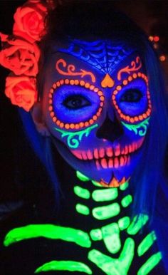 Glow In The Dark Makeup, Glow Face Paint, Black Light Makeup, Neon Face Paint, Cer Nocturn, Uv Makeup