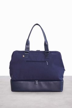 Our navy weekender bag is the ultimate travel companion. Easy packing, a separate shoe compartment + adjustable shoulder strap. Shop today! Weekend Duffle Bag, Travel Duffle Bag, Easy Packing, Dog Clip, Travel Duffle, Duffle Bag Travel, Duffle Bags, Luggage Storage, Travel Tote