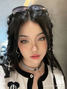 Y2k Hair, Y2k Hairstyles, Asian Makeup, 가을 패션, Aesthetic Hair, Doc Martens