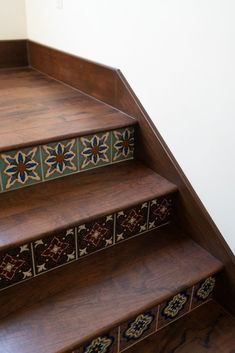 the stairs are decorated with colorful tiles on them