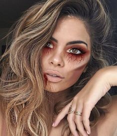 Female Monster Costume, Zombie Vampire Makeup, Zombie Face Makeup Halloween, Pretty Zombie Makeup Halloween, Creepy Vampire Makeup, Cool Halloween Makeup Pretty, Vampire Make Up For Women, Vampire Victim Costume, Make Up Halloween Vampire