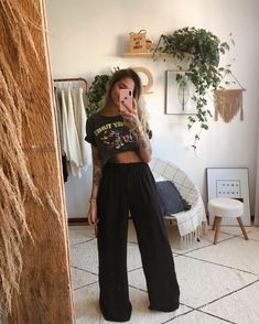 Outfits For 5'3 Women, Spring Outfits Rock Chic, Mimosa Brunch Outfit Ideas, Hippy Rocker Style, Casual Rocker Style Summer, Summer Nature Outfit, Rocker Casual Outfits, Funky Boho Style, Charleston Womens Style