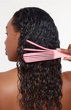 What it is: A curved brush with flexible bristles that glides with your curls to help detangle without pulling hair.Who it's for: All hair types.What it does: This innovative brush is great for detangling wet hair in the shower or hair that's freshly washed. The curved shape is comfortable to use on the scalp, and the eight rows of flexible bristles won't pull on hair and help to minimize fallout. It has a comfortable nonslip rubber handle, and it comes with a Control Bar that can be optionally Detangling Curly Hair, Washing Curly Hair, Rizos Curls, Bounce Curl, Detangle Hair, 3c Hair, Natural Hairstyle, Hairstyling Products, Beauty Brushes