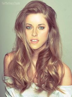 Neutral light brown via sunny blonde highlights Tmavý Blond, Hair Color Light Brown, Fishtail Braid, Hair Styles 2014, Dark Blonde Hair, Long Wavy Hair, Light Brown Hair, Kristen Stewart, Brown Hair Colors