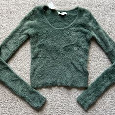 Brand New With Tags Size Small Aeropostale Crop Sweater Top Tee Fuzzy Cozy Long Sleeve Eyelash Knit Scoop Neck Nice Green Color. Super Comfy Comfy Winter Tops, Comfy Cozy Winter Tops, Casual Cozy Fit Top With Soft Texture, Comfy Soft Knit Winter Tops, Cozy Soft Texture Tops, Comfy Green Winter Tops, Cozy Knit Comfy Tops, Soft Texture Fitted Tops For Fall, Crop Sweater