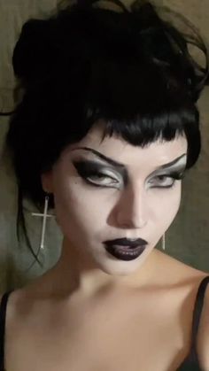 Mervey on Instagram: "Gothic elegance in every contour and line - #tradgoth #tradgothmakeup #gothmakeup #goth #gothic #gothgirl #postpunk #gothmakeup #gothaesthetic #darkwave #gothfashion #gothicstyle #deathrock #gothstyle #punk #gothicfashion #batcave #newwave #gothicgirl #nugoth #gothicrock #instagoth #alternativegirl #dark #gothicmakeup #gothrock #alternativefashion #alt" Alternative Makeup Hooded Eyes, Maquillage Goth, Goth Makeup Looks, Trad Goth Makeup, Goth Makeup Tutorial, Gothic Elegance