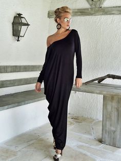 Black Maxi Long Sleeve Dress / Black Kaftan / by SynthiaCouture Long Sleeve Black Maxi Dress, Comfortable Maxi Dresses, Best Maxi Dresses, Black Kaftan, Brown Maxi Dresses, Maxi Dress Winter, Sukienki Plus Size, Vestido Plus Size, Red Dress Maxi