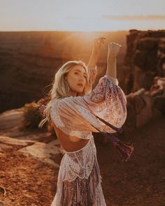 Editorial photo shoot at Dead Horse Point in Moab Utah with Kylie Katich by Marina Williams Red Rock Photoshoot, Rock Editorial, Kylie Katich, Utah Red Rocks, Editorial Photo Shoot, Western Photoshoot, Vision Board Images