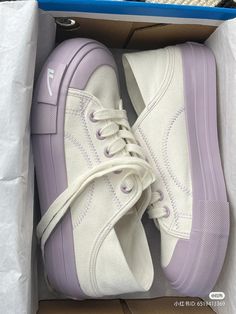 Trendy Fall Boots, Trendy Slippers, Low Cut Shoes, Celebrity Casual Outfits, Pretty Shoes Sneakers, Cute Sneakers, Purple Shoes