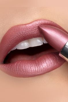 Satin Shimmer Lipstick in 'Dahling Creme' being applied to lips Janice Core, Pretty Lipstick Colors, Pretty Lipstick, Shimmer Lipstick, Gentle Facial Cleanser, Creamy Lipstick, Matte Lipsticks, Applying Makeup, Sea Colour