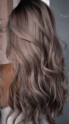 Mushrooms Brown Hair, Classy Brown Hair Color, Beige Ash Brown Hair, Chocolate Rose Gold Hair Balayage, Brow Hair Colour Ideas, Light Brown Mushroom Hair, Smokey Mushroom Brown Hair, Light Brown Ash Hair Color, Mushroom Brown And Blonde Hair