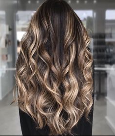 Brunette Hair Color With Highlights, Balayage Blond, Hair Highlights And Lowlights, Bronde Hair, Brunette Balayage Hair, Brown Hair Balayage, Honey Hair, Pretty Hair Color, Hair Balayage