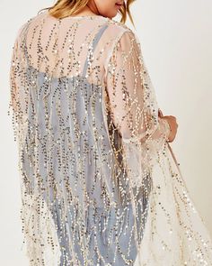 Instant outfit: Top your skinny jeans and heels with this plus size kimono Sequin Kimono, Plus Size Kimono, Outfit Top, Kimono Duster, Glam Looks, Skirt Belt, Body Size, Mom Jeans, Dress Shop