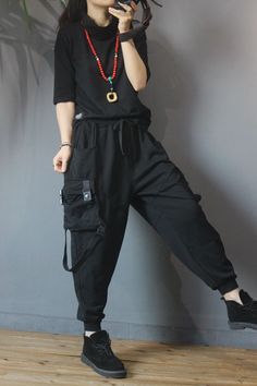 Relaxed Fit Black Bottoms With Patchwork, Black Relaxed Fit Bottoms With Patchwork, Casual Patchwork Bottoms For Work, Black Relaxed Fit Patchwork Bottoms, Black Patchwork Bottoms With Relaxed Fit, Casual Patchwork Cargo Pants, Casual Spring Cargo Pants With Patchwork, Utility Style Patchwork Bottoms For Streetwear, Utility Patchwork Bottoms For Streetwear