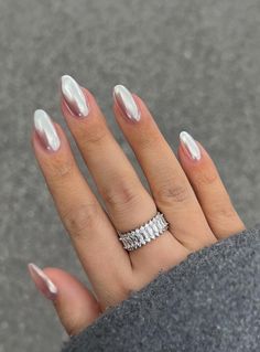 35+ Elegant & Classy Winter Nails I'm Obsessing Over! Winter Nails Gel Classy, Round Nail Designs, Bridal Nails Designs, Pink Chrome Nails, Summer Nail Colors