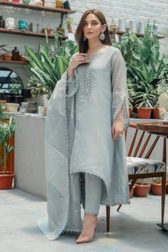 Kurti Sleeves, Organza Suits, Branded Outfits, Churidar Designs, Latest Dress Design, Fancy Dresses Long