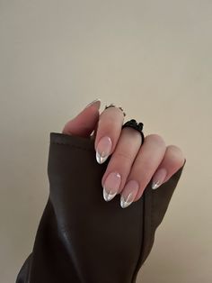 nails, classy nails, black nails, minimalistic nails, cute nails, feminine style, aesthetic nails, french tip, summer, winter, beauty, style, inspo, nail inspo, trendy nails, chic nails, nails 2022, nails 2023, new years nails #chicnails #cutenails #minimalisticnails #nailinspo #trendynails Pink Baddie Room, Room Inspo Summer, Room Inspo Baddie, Room Inspo Pink, Insta Baddie Outfits, Pink Baddie, Baddie Room, Concert Nails, Aesthetic Baddie