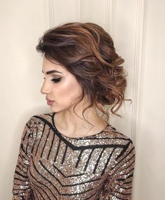 Exaggerated Twisted Updo Indian Party Hairstyles, Hairstyles Bangs, Strapless Dress Hairstyles, Vintage Updo, Unique Wedding Hairstyles, Side Swept Curls, Large Curls, Low Bun Hairstyles