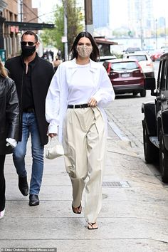 Oversized White Shirt Outfit, White Oversized Shirt Outfit, Kendall Jenner Shirt, White Shirt Outfit Ideas, Strappy Kitten Heels, White Shirt Outfit, Oversized Trousers, Shirt Outfit Ideas