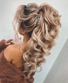 Long Curly Ponytail Updo Stylish Updos, Chic Ponytail, Updos For Long Hair, Easy Updo, Ponytail Updo, Easy Updo Hairstyles, Hair Adviser, Hair Homecoming