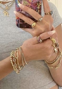 Chunky Gold Jewelry, Dope Jewelry Accessories, Gold Girl, Gold Armband, Jewelry Accessories Ideas, Dope Jewelry, Chunky Jewelry, Classy Jewelry, Jewelry Essentials