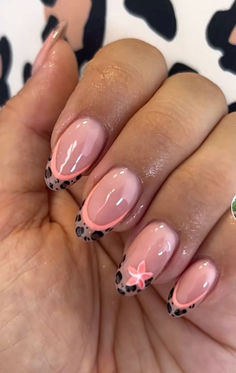 Nail Inspo Almond Birthday, Chrome Cheetah Print Nails, Nail Inspo 2024 Fall, Starter Nail Designs, Oval Nails Black Women, Simple Nails To Do At Home, Summer Nails Italy, Mitch Match Nails, Cute Trendy Nail Designs