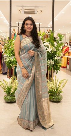 Latest Saree Designs Party Wear Wedding, Bridesmaid Saree Look, Fancy Sarees Latest, Blouse Designs Wedding, Saree Sabyasachi, भारतीय दुल्हन संबंधी, South Indian Wedding Saree, डिजाइनर कपड़े