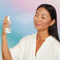 Your Skin But Better Setting Spray+ is your makeup extending spray and soothing hydration mist in one game-changing product! This multitasking must-have provides up to 16-hour wear to keep your makeup looking fresh all day while helping to control oil and shine. Plus, unlike typical setting sprays that can leave your skin feeling dry and tight, this weightless mist works to instantly soothe, hydrate, and revitalize your skin! The secret to this setting spray’s staying power is a blend of long-we Big Pores, Shake Bottle, Hydrating Mist, Makeup Setting Spray, Facial Spray, It Cosmetics, Long Lasting Makeup, Face Hydration, Face Mist