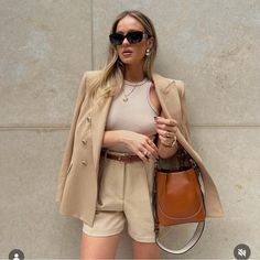 New With Tags Size Medium Originally $129 Business Chic Style, Jacket Suit, Beige Blazer, Warm Beige, Zara Blazer, Easy Winter Outfit, Blazer Outfits, Zara Jackets, Business Outfits