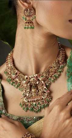 Kundan Temple Necklace With Jeweled Details, Luxury Temple Jewelry Bridal Choker Necklace, Bridal Temple Jewelry Cutdana Choker, Traditional Brass Bridal Necklace With Tilla, Gold Hand-set Temple Jewelry Choker, Wedding Jewelry Sets Bridal Jewellery, Bridal Jewellery Inspiration