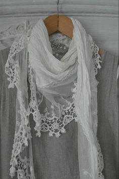 Love this scarf.. Robes Vintage, Hippy Chic, White Scarf, Pearl And Lace, Lace Scarf, Linens And Lace, Look Vintage, Vintage Textiles, Sarong