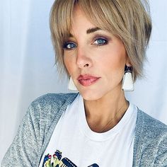 Pixie Haircut Ideas, Leather Bags For Women, Growing Hair, Cork Earrings, Stylish Short Hair, Messy Short Hair, Hair 2024, Bob Hairstyles For Fine Hair, Mom Hairstyles