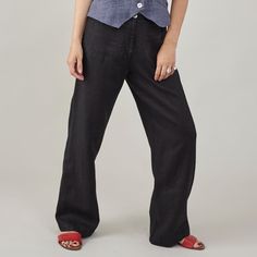 Introducing a vintage pair of black linen pants for women in size XS, with a 28-inch waist. These summer pants showcase a high-waisted, relaxed straight cut, capturing the essence of 90s minimalism. Featuring patch pockets both in the front and back, they come with a convenient zipper closure. Perfectly paired with crop tops or relaxed shirts, these pants offer a simple, effortless look for summer outings, embodying the understated elegance of 90s minimalism. Composition: 100% linen Condition: e Black Linen Wide Leg Pants For Spring, Black Linen Wide-leg Pants, Black Linen Wide Leg Pants For Summer, Black Linen Wide Leg Bottoms, Casual Black Linen Pants, Black Linen High-waisted Pants, Black Straight Leg Linen Pants, Black Linen Straight Leg Pants, High Waist Black Linen Pants