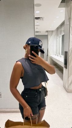 Hot Weather Lounge Outfit, Black Denim Summer Outfit, Poconos Outfit Summer, Zoo Outfits For Moms Summer, Classy Comfy Outfits Summer, Outfits With Fitted Hats Black Women, Hat Outfits For Women Black Women, Outfit Inspo For Short Women, Summer Outfits Black Woman Chill