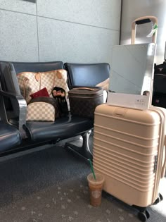 Beis Luggage, Best Travel Makeup, Travel Makeup Essentials, Louis Vuitton Suitcase, Airport Luggage, Louis Vuitton Luggage, Louis Vuitton Travel Bags, Louis Vuitton Neverfull Gm, Louis Vuitton Travel