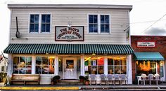 the hotel country store is located in an old building