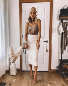 8 Ways to Style Midi Knit Skirt | Karina Style Diaries Midi Pencil Skirt Outfit, Flapper Skirt, Midi Knit Skirt, Casual Chic Denim, Knit Skirt Outfit, Karina Style, Pencil Skirt Outfits, Outfits 2016, Dressy Fashion