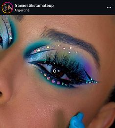 Teal Makeup Looks, Aquarius Makeup, Rave Makeup Ideas, Cake Face, Creative Eye Makeup, Blue Eyeshadow