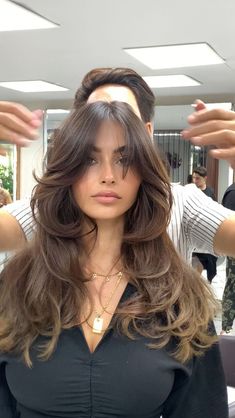 Butterfly Haircut On Medium Length Hair, Medium Hair Butterfly Cut, Butterfly Haircut Medium Length, Haircut Brunette, Hair Goal, Butterfly Haircut, Haircuts For Long Hair With Layers, Honey Brown Hair, Haircut Style