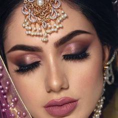 Indian Wedding Eyeshadow Looks, Lilac Bridal Makeup, Simple Engagement Makeup Indian, Indian Reception Makeup, Pink Lehenga Makeup Look, Lilac Makeup Look, Walima Makeup, Indian Eye Makeup, Simple Bridal Makeup