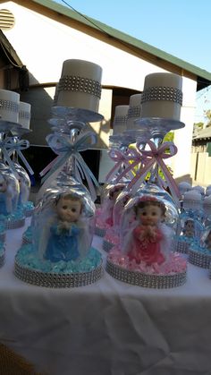 there are many little figurines under the glass dome on this table with other decorations