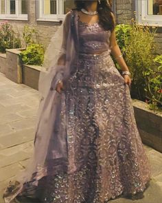 Lehga Choli Designer For Girl, Lehenga Poses Aesthetic, Lahenga Pose Idea, Lehenga Aesthetic Poses, Lehenga For Teenagers, How To Pose In Lehenga, Lehenga Photo Poses, Lehenga Poses Instagram, Lengha Poses