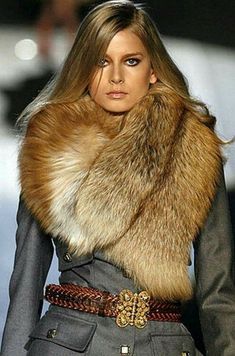 Fabulous Furs, Fur Wrap, Fur Stole, Mode Boho, Fur Fashion, Looks Chic, Baby Cold, Mode Inspiration, Fur Collars